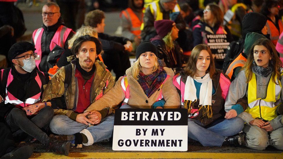 Protest Vauxhall Bridge on 20 November 2020