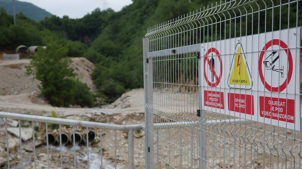 No entry sign at Medna dam