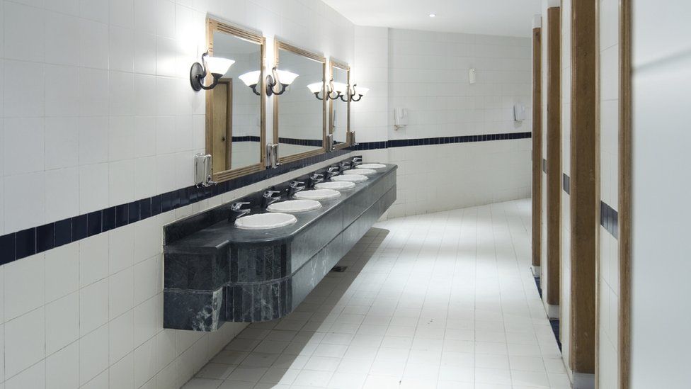 How can you tell the restaurant you're eating in is clean? BBC News