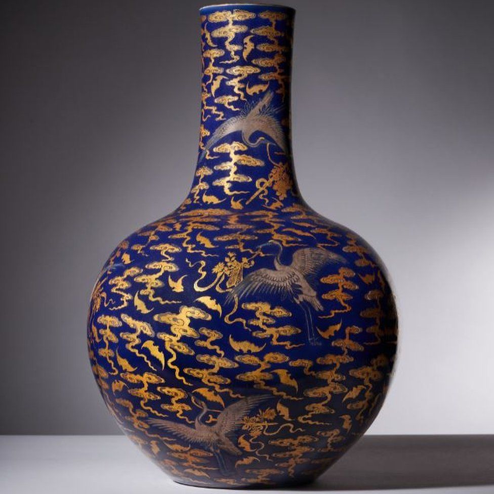 Qianlong-period Chinese vase, kept in kitchen, fetches almost £1.5m ...