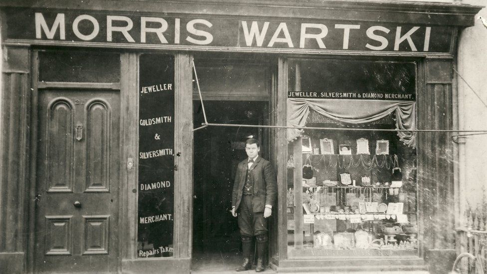 Old photograph of the Wartski shop in Bangor