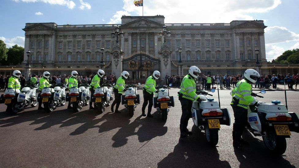 Police motorbike outriders park their bikes after leading the US President Barack Obama back to Buckingham Palace after a meeting with Prime minister David Cameron on May 24, 20011 in London.
