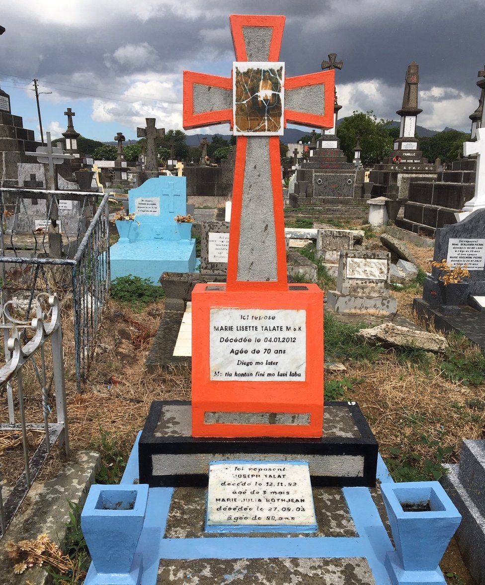 The gravestone of a Chagossian in the cemetery in Port Louis