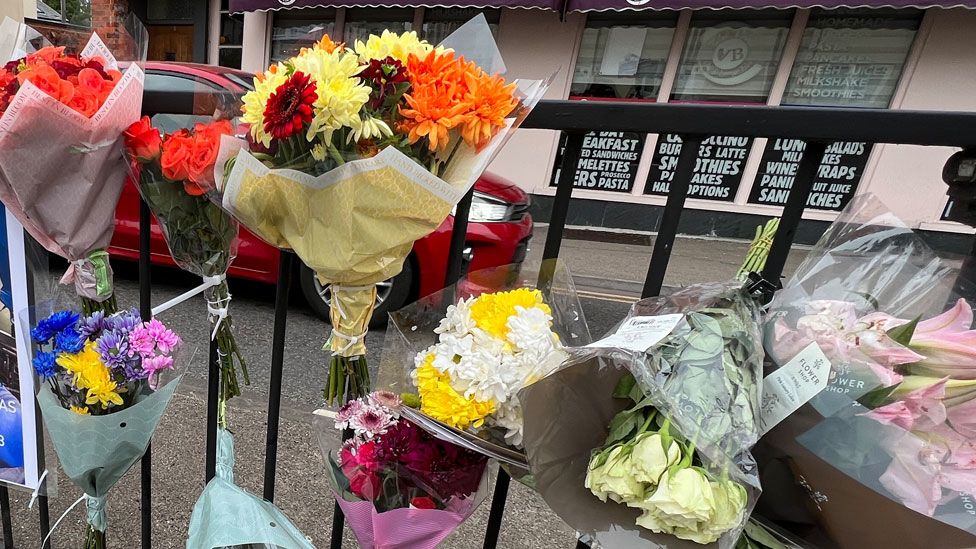 Teenage boy, 14, dies in Leighton Buzzard motorcycle crash BBC News