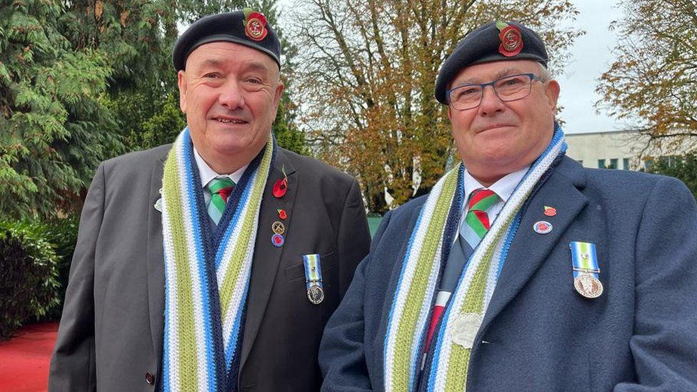 Remembrance Day: South East pays respects to the fallen - BBC News