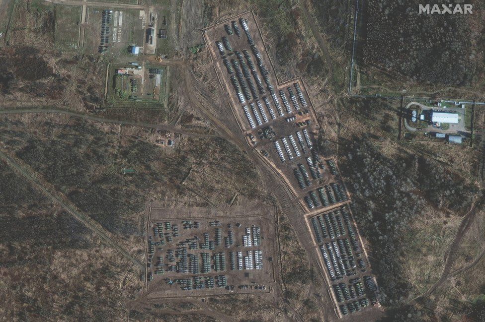 Esta concentración de tropas rusas se vio a unos 300 km de Ucrania. Crédito: Maxar