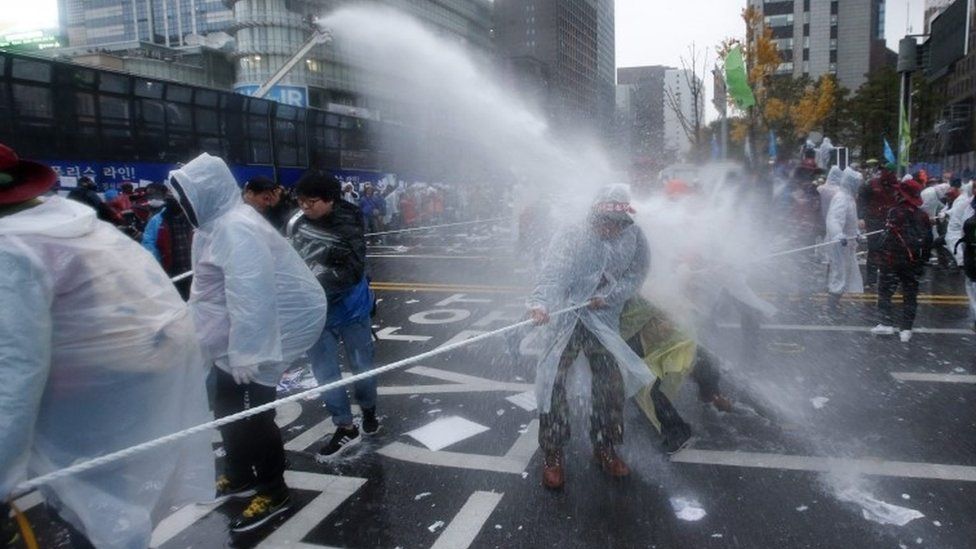 South Korean police uses water cannons against protesters in Seoul, 14 November 2015