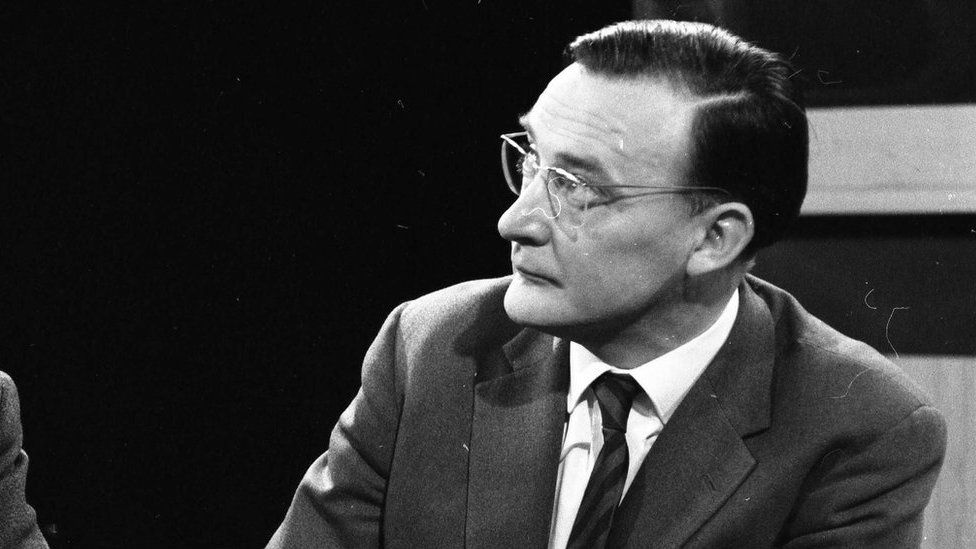 Welsh Labour peer Gwilym Prys Davies dies aged 93 - BBC News