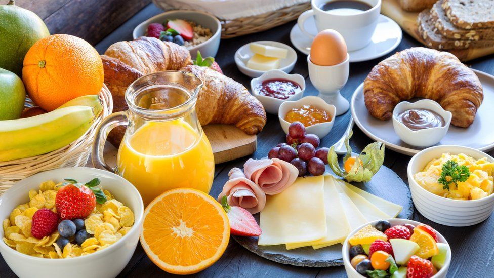Bigger breakfasts better for controlling appetite, study suggests - BBC News