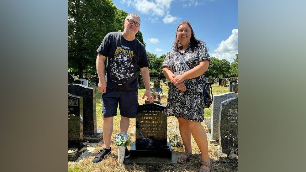 Grieving families angry at state of Swindon cemetery BBC News