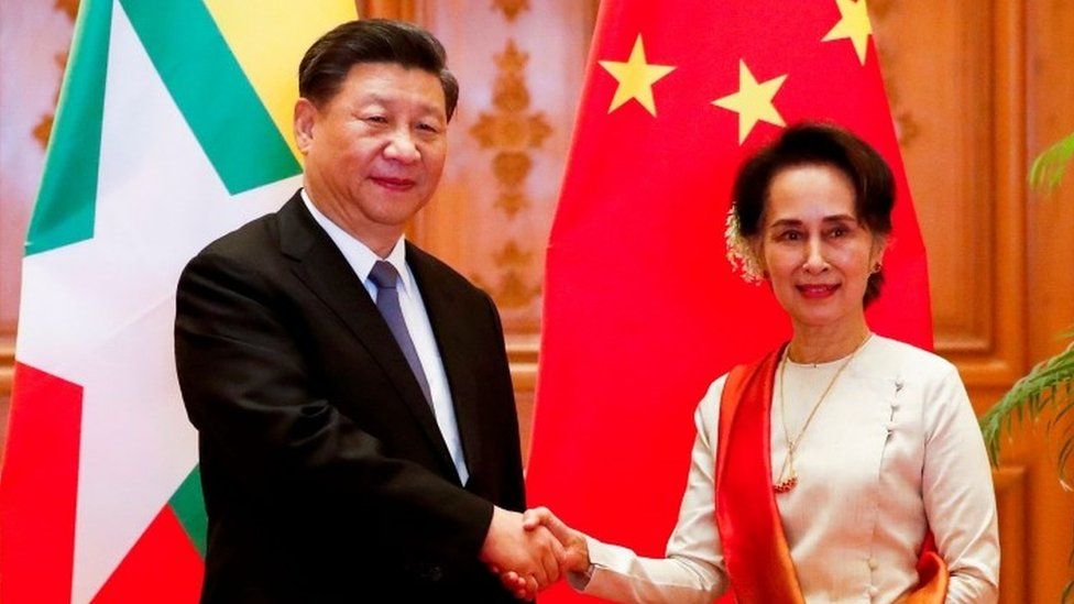 Chinese President Xi Jinping (L) and Myanmar State Counsellor Aung San Suu Kyi shake hands before a bilateral meeting at the Presidential Palace in Naypyidaw