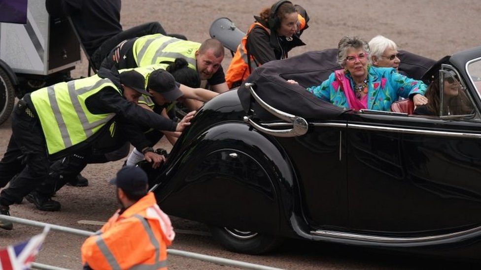 The car carrying Bake Off judge Prue Leith is pushed after it broke down