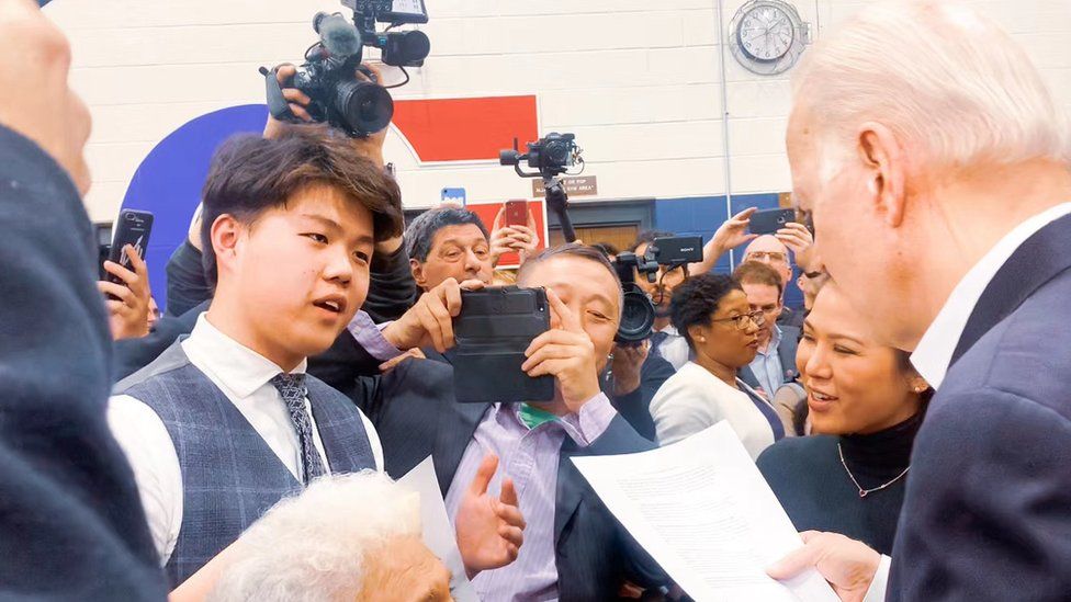 Chinese student Steven Hu meets presidential hopeful Joe Biden.