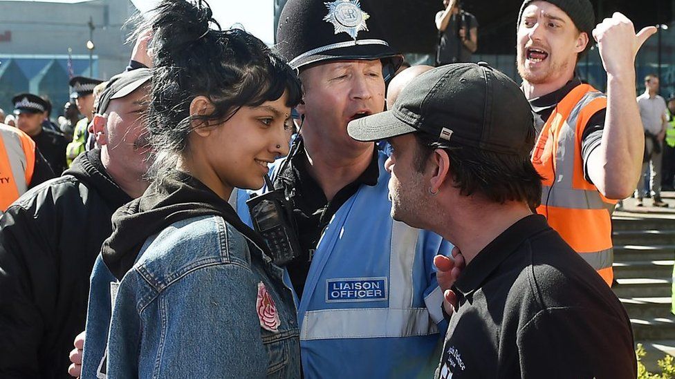 Saffiyah Khan smiling at an EDL protestor