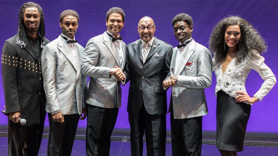 Duke Fakir and the cast of Motown the Musical