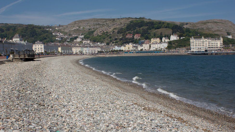 Drowned cenotaph row man had 'sought safety' in Llandudno BBC News