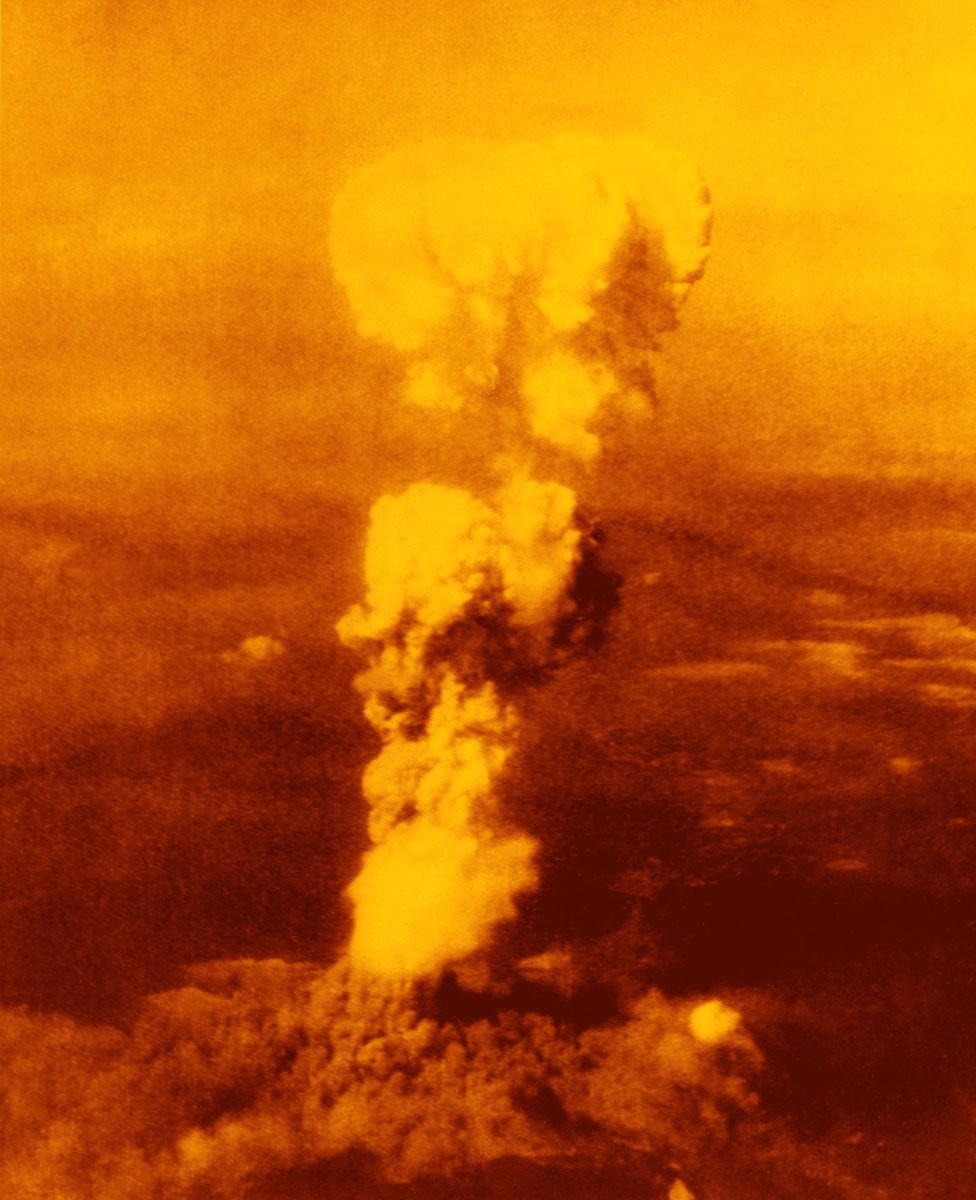 Bomb exploding on Hiroshima 1945