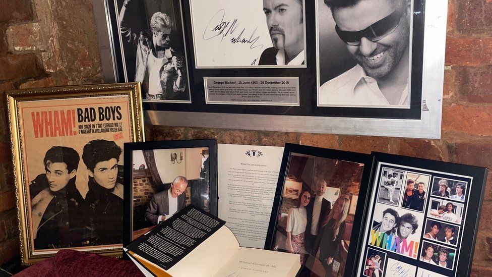 El santuario a George Michael en The Three Crowns