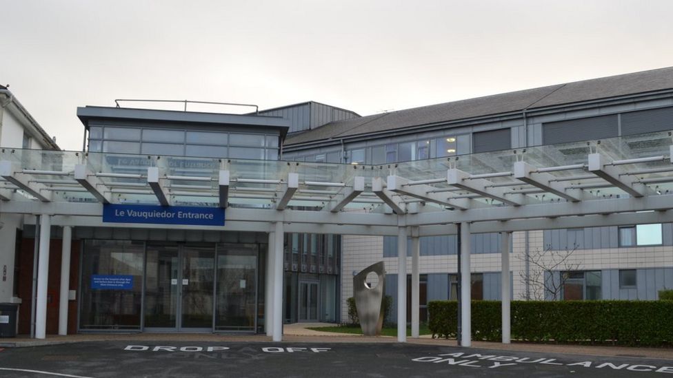 Covid cases in Guernsey continue to increase BBC News