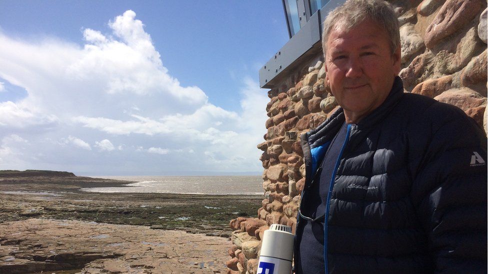 Sully Island tide 'lives could be lost' warning from RNLI - BBC News