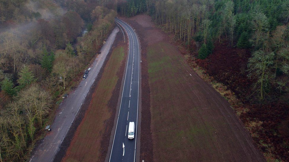 A76 'temporary' lights come to an end after five years - BBC News