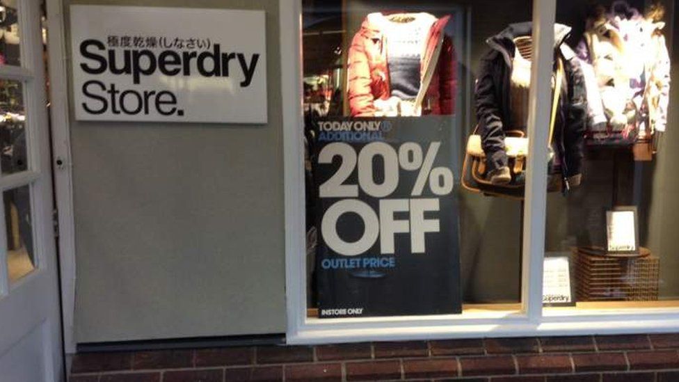 Black Friday Bicester Village queues 'surprisingly short' BBC News