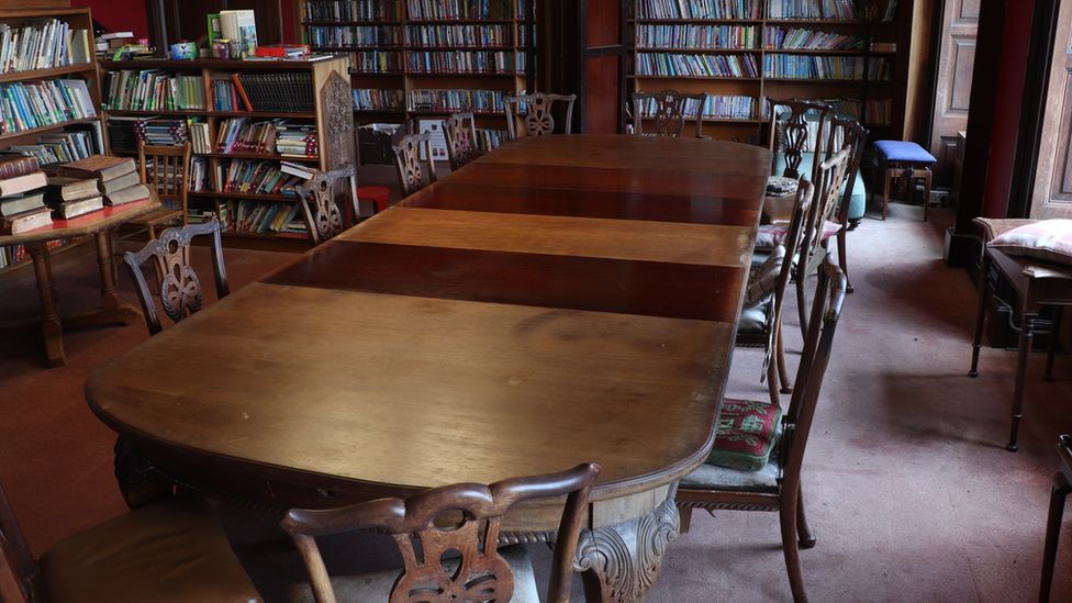 An extendable table from Princess Diana's former preparatory school