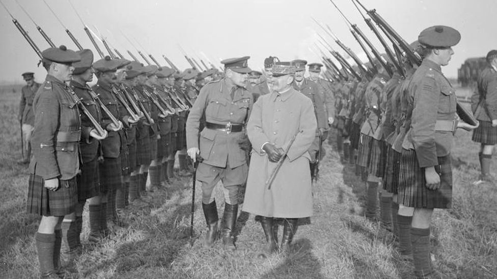Haig and Foch inspecting troops in 1918