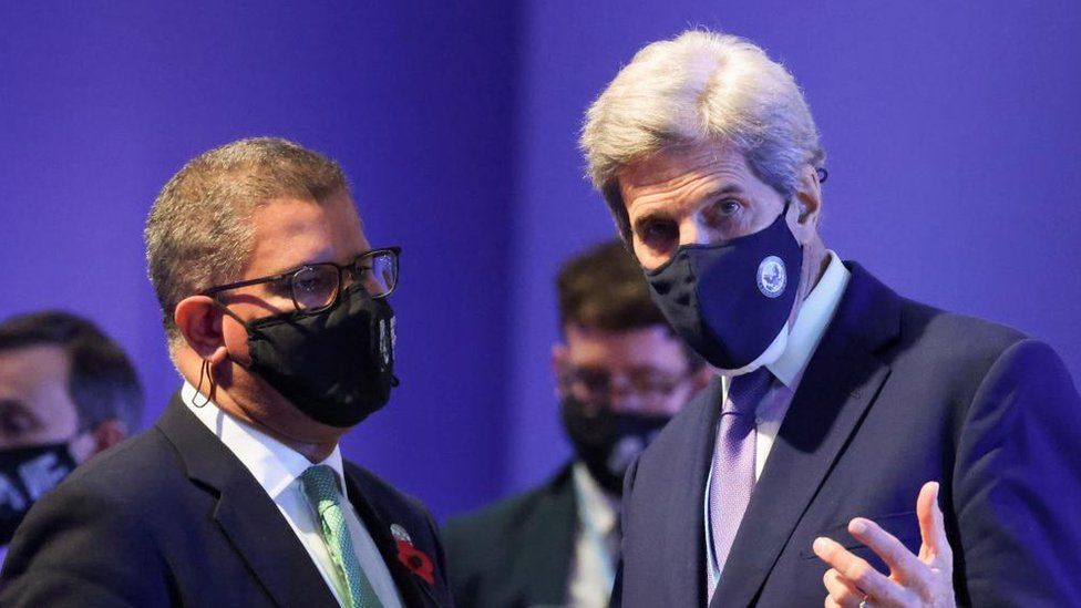John Kerry with the UK's Alok Sharma at the COP26 summit