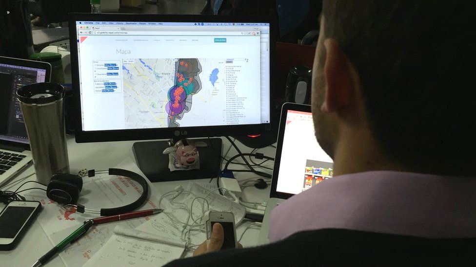 Man monitoring map in Rappi office