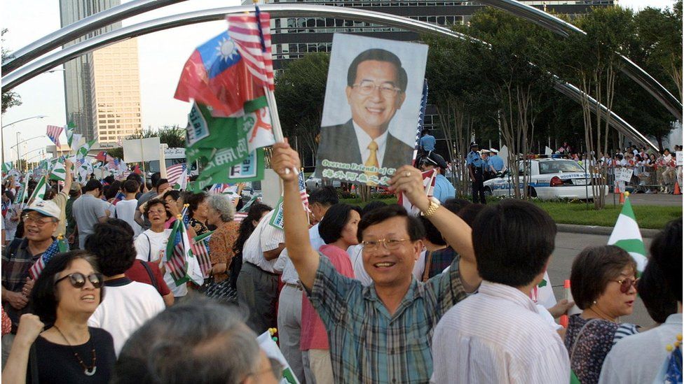 HOUSTON, UNITED STATES: Supporters of Taiwan's President Chen Shui-bian hold up posters and signs and wave the Taiwanese flag outside the Post Oak Doubletree Hotel in Houston, TX, 02 June 2001 while protesters were kept across six lanes of traffic. Chen Shui-bian arrived in Houston from Honduras, the final stop in a five-nation Latin American tour, for a weekend transit stop in the USA.
