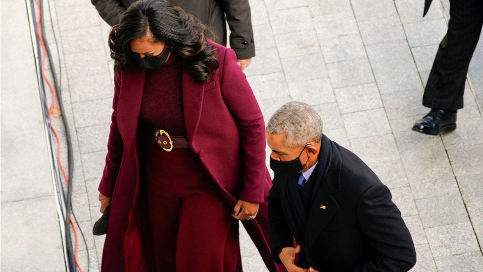 Inauguration fashion: Purple, pearls, and mittens - BBC News