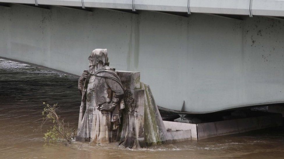 Floods waters rise up the Zouave statue in Paris