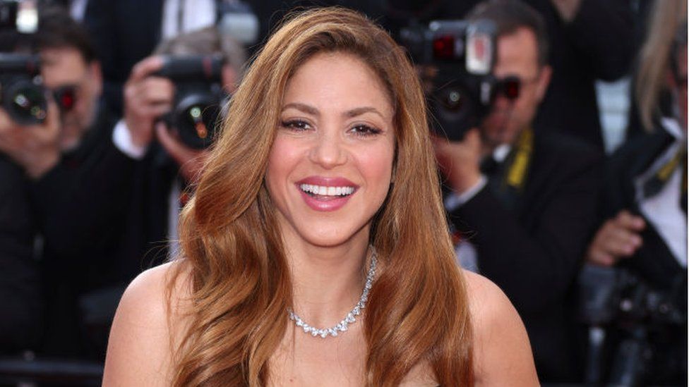 Shakira diss track breaks Latin YouTube viewing records - BBC News