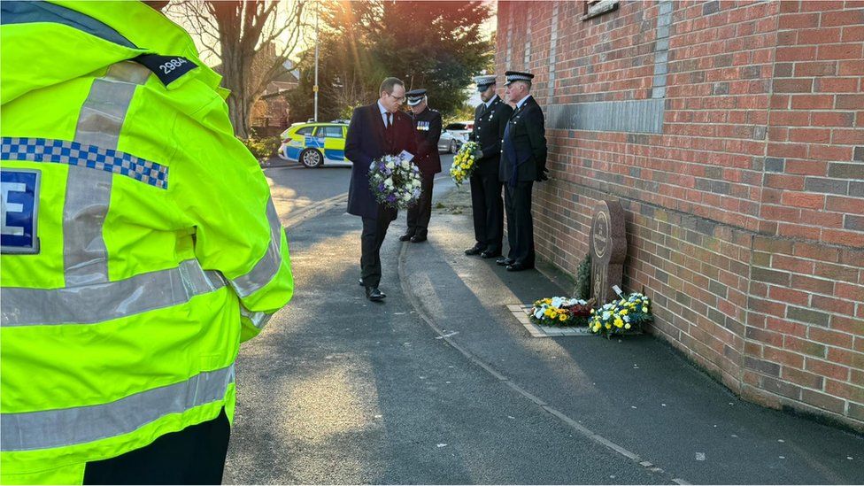 Mourners at service on 20th anniversary of PC Ian Broadhurst's murder in Leeds