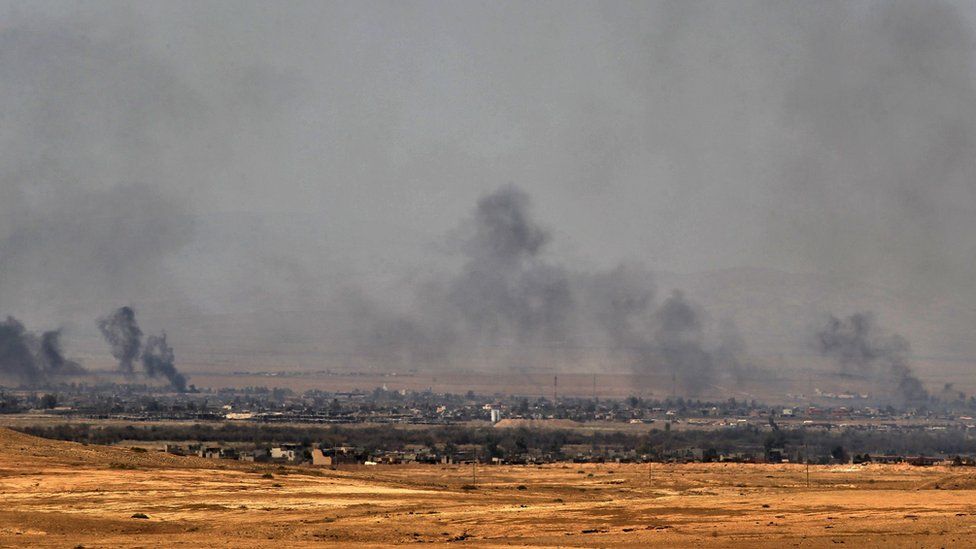 Smoke rises from Tal Afar during fighting between Iraqi forces and Islamic State militants (21 August 2017)