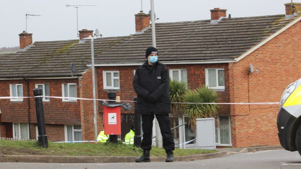 Reading murder probe launched after man, 26, dies - BBC News