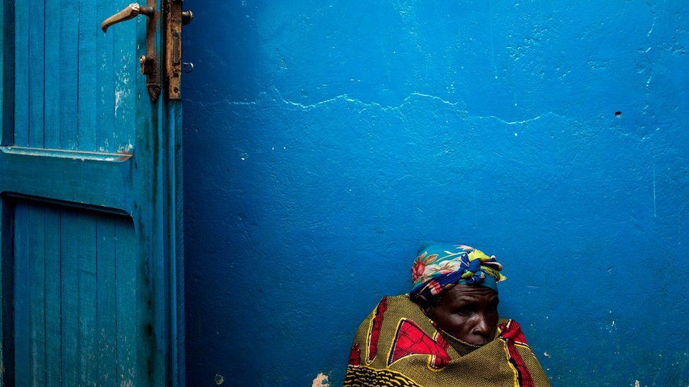 An Internally Displaced Congolese woman sits on the ground out side a camp for the Internally displaced on February 27, 2018 in Bunia,
