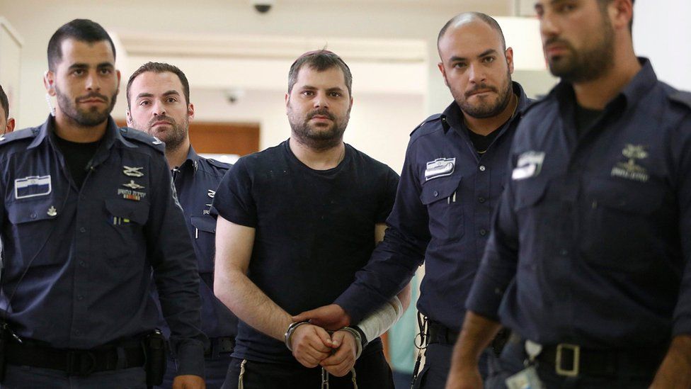 Yosef Haim Ben David (C) is led into the court in Jerusalem (3 May 2016)