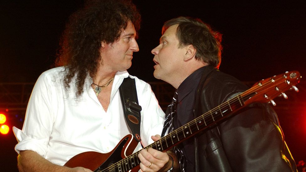 Brian May and Meat Loaf on stage in 2004