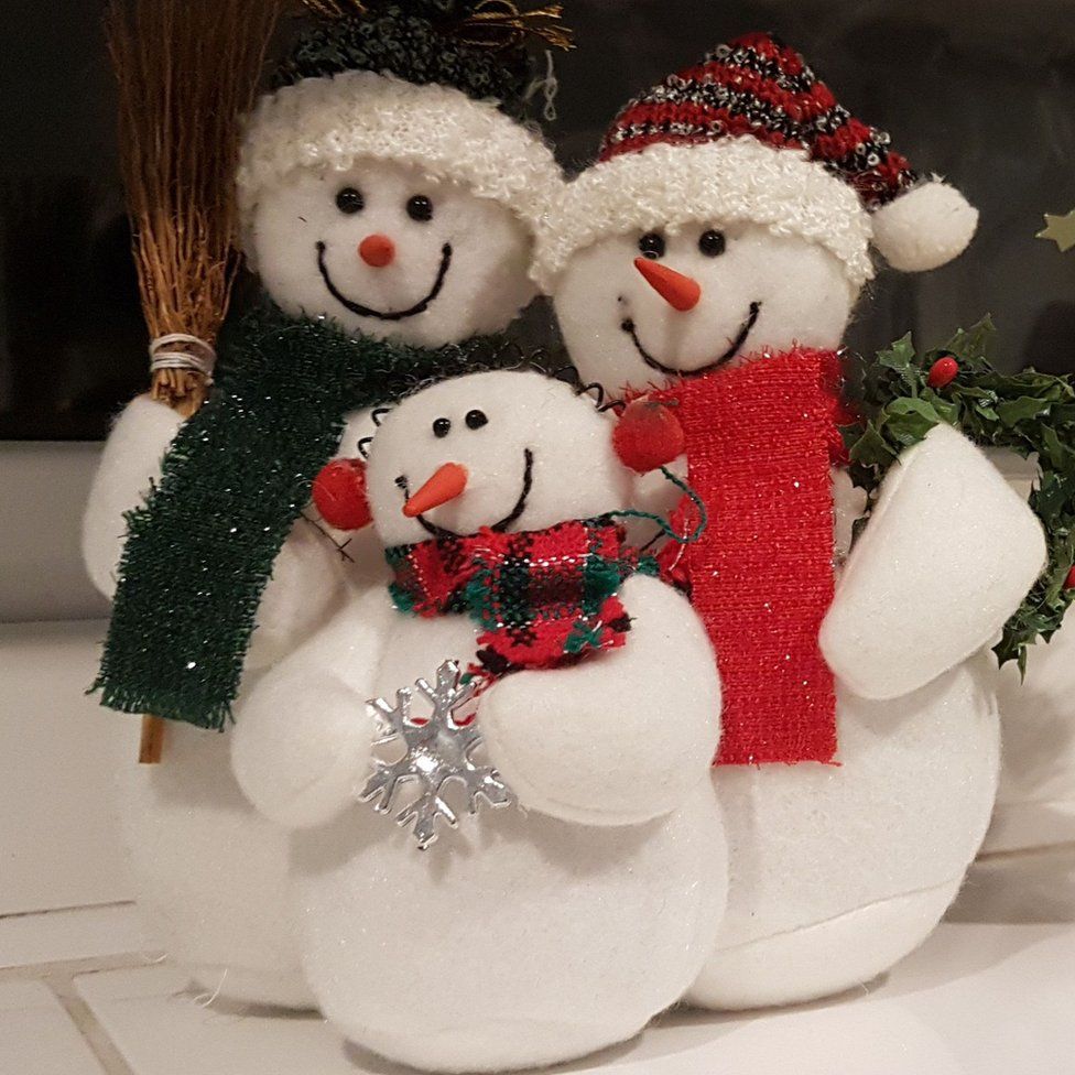 Knitted snowmen