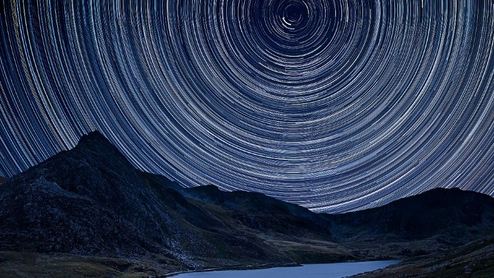 Star swirls over Llyn Ogwen