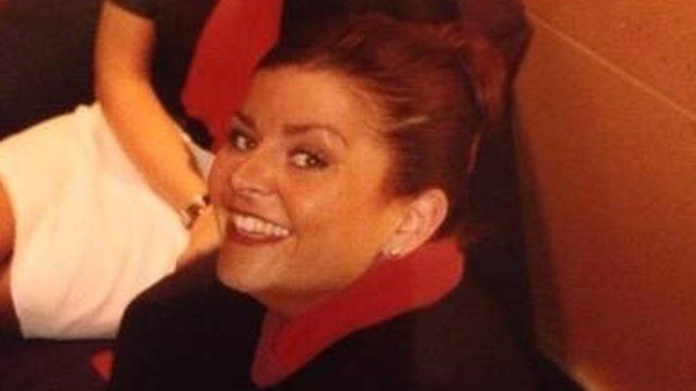 Covid: Travel industry workers set up online support networks - BBC News