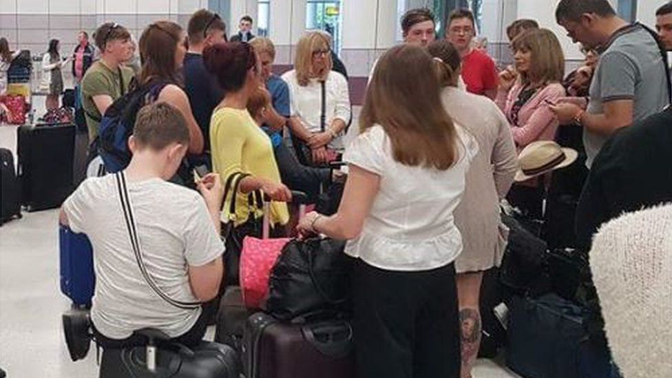 Holidaymakers facing 38-hour delay at Manchester Airport - BBC News