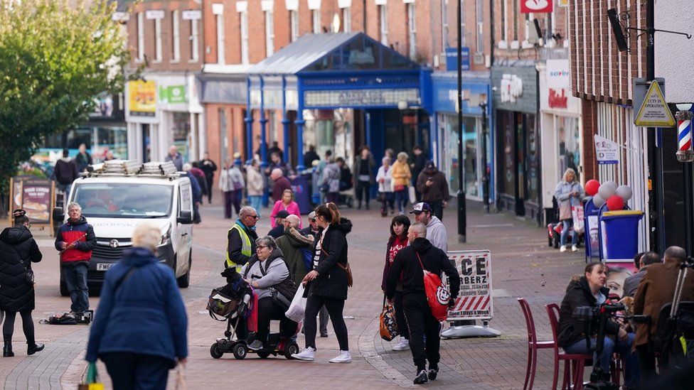 Shoppers in Tamworth ahead of voters going to polls