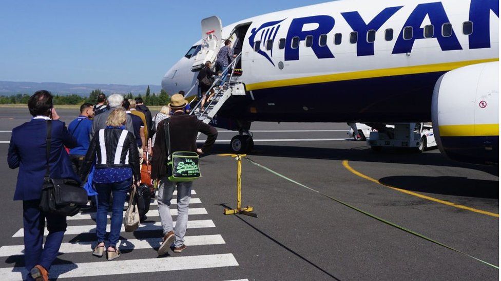 Самолет Ryanair во Франции