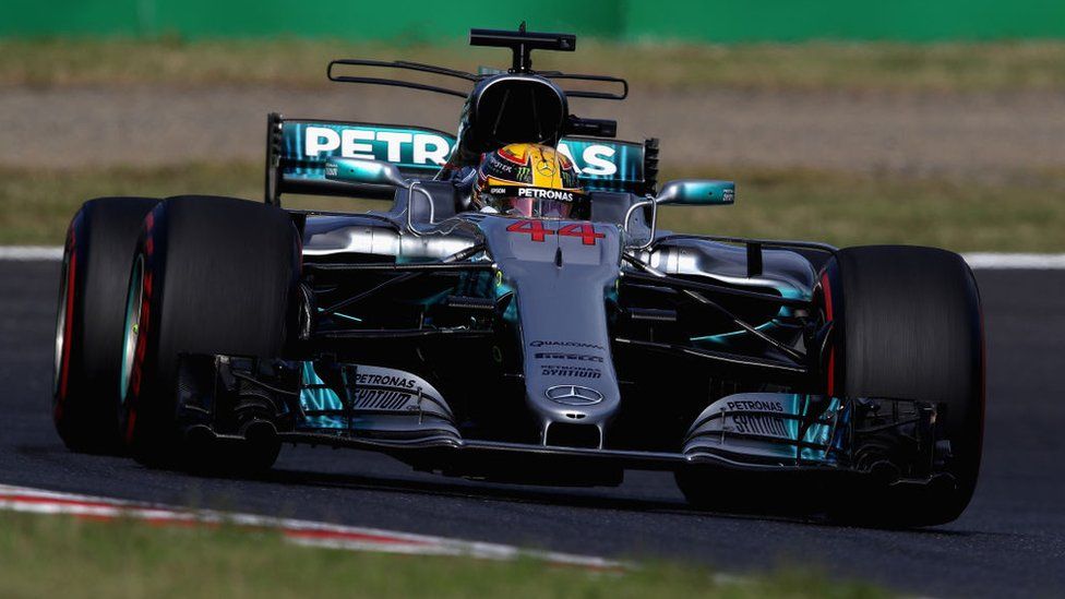 Lewis Hamilton of Great Britain driving the (44) Mercedes AMG Petronas F1 Team Mercedes F1 WO8 on track during the Formula One Grand Prix of Japan at Suzuka Circuit on October 8, 2017 in Suzuka