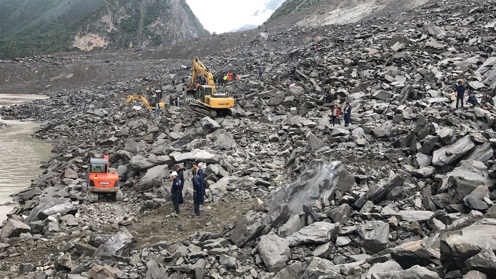 A huge landslide has buried more than 100 villagers in Sichuan, southwest China, 24 June 2017