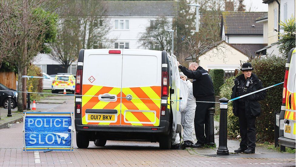 Man shot in face in Hoddesdon street is 'critical' BBC News