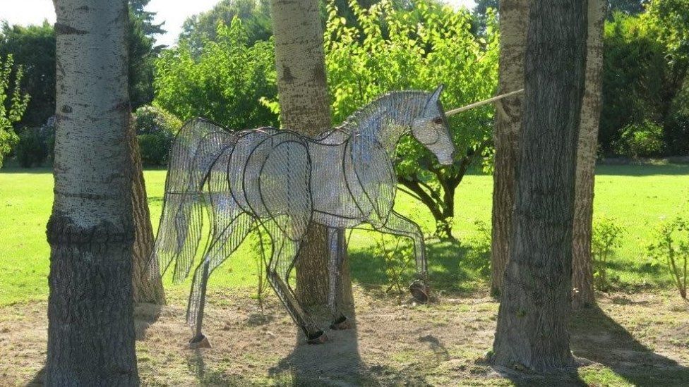 Wiltshire artist creates unicorn sculpture from beer cans BBC News